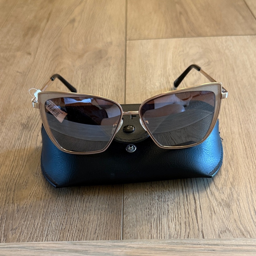 Diff Women's Fashion Sunglasses - Brown Gradient Lenses, Gold frames
